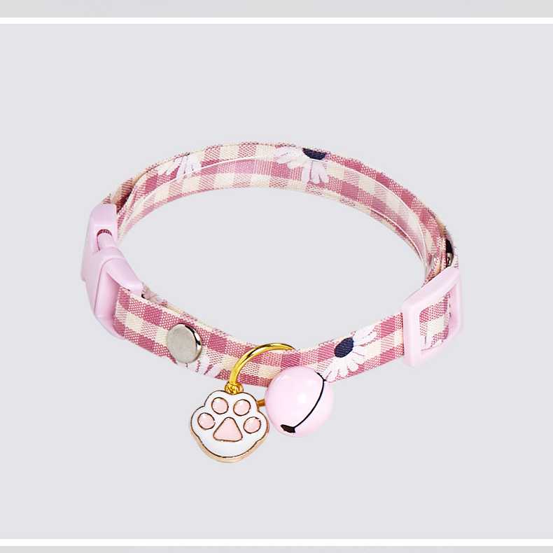 Collier Pastel Vichy Rose avec Pendentif Patte Doré – Image 3